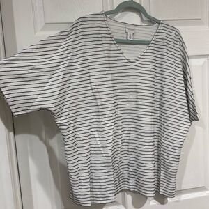 Chicos womens Top v neck